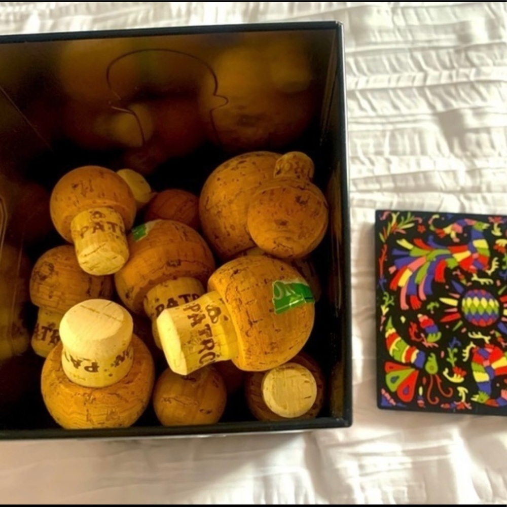 Patron corks and patron original box
excellent condition 
same day shipping